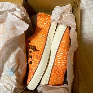 NWT Sperry boat shoes. Coral/canvas.